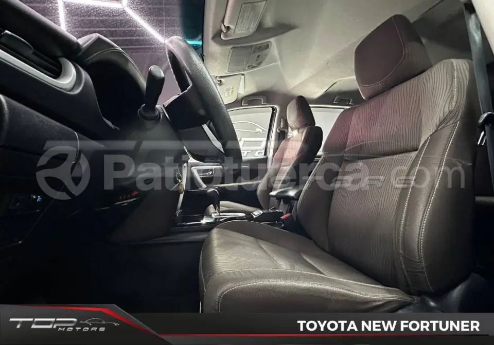 Foto 11 de Toyota New Fortuner