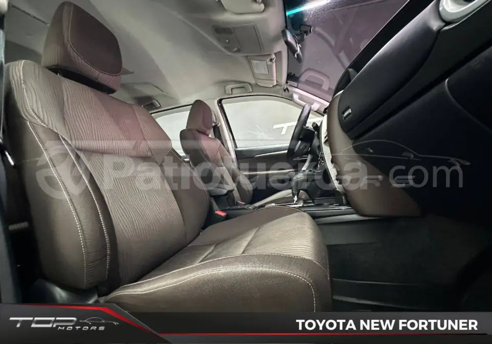 Foto 13 de Toyota New Fortuner