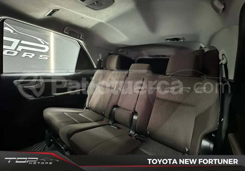 Foto 14 de Toyota New Fortuner