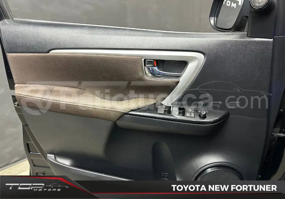 Foto 22 de Toyota New Fortuner