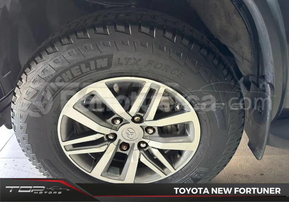 Foto 23 de Toyota New Fortuner