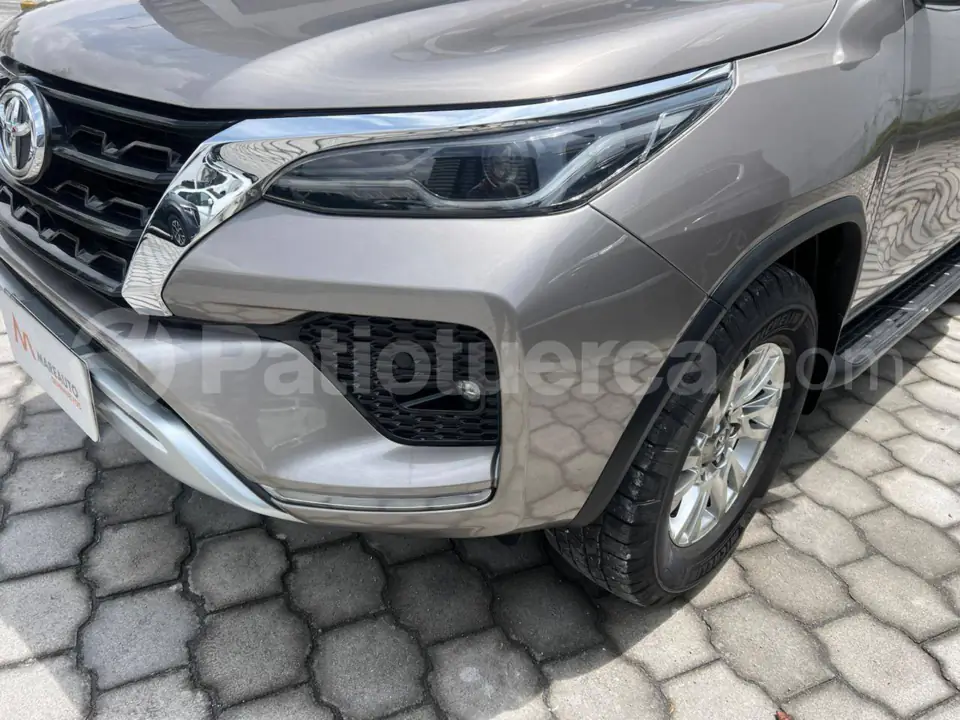 Foto 2 de Toyota Fortuner 4.0