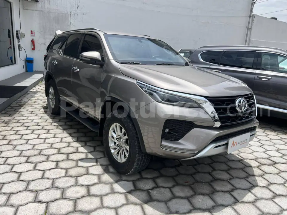 Foto 3 de Toyota Fortuner 4.0
