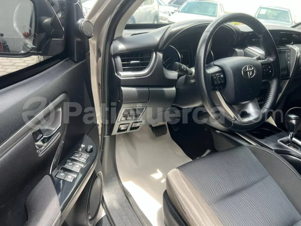 Foto 4 de Toyota Fortuner 4.0