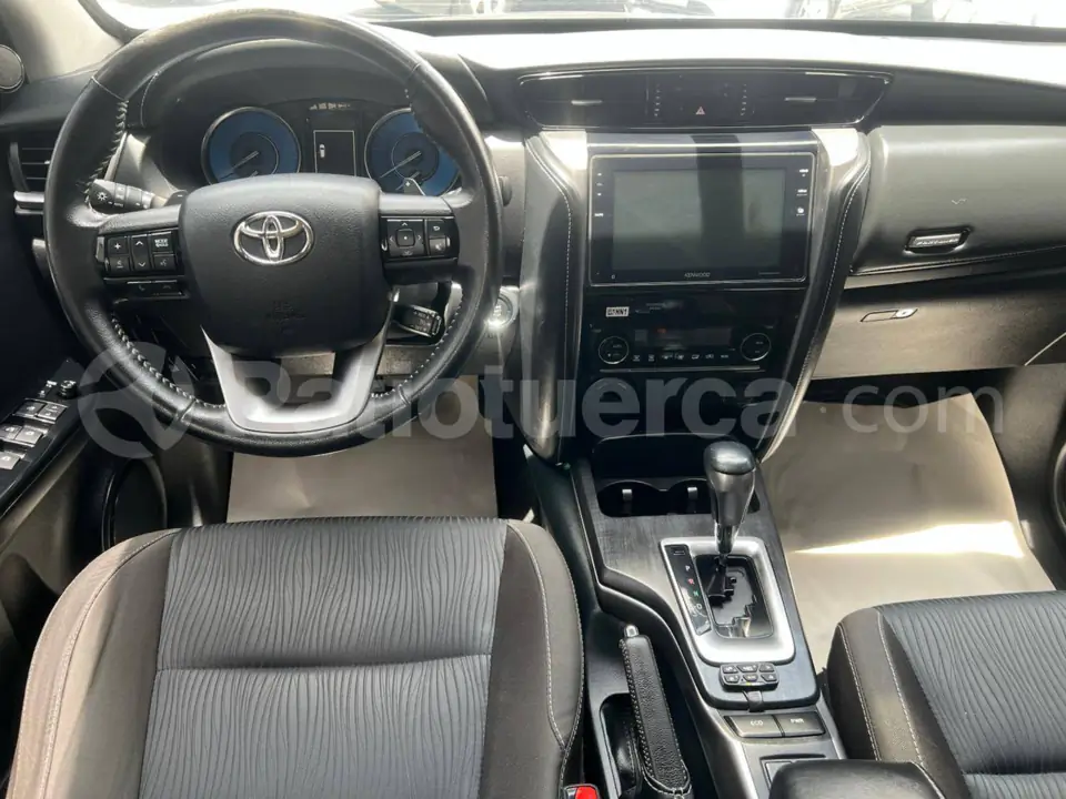 Foto 9 de Toyota Fortuner 4.0
