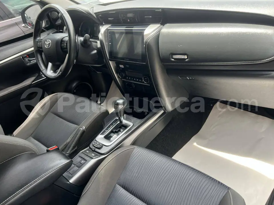 Foto 16 de Toyota Fortuner 4.0