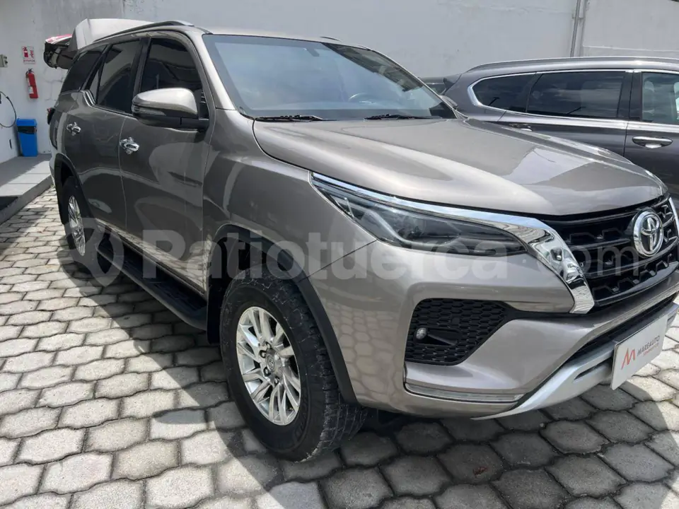 Foto 17 de Toyota Fortuner 4.0