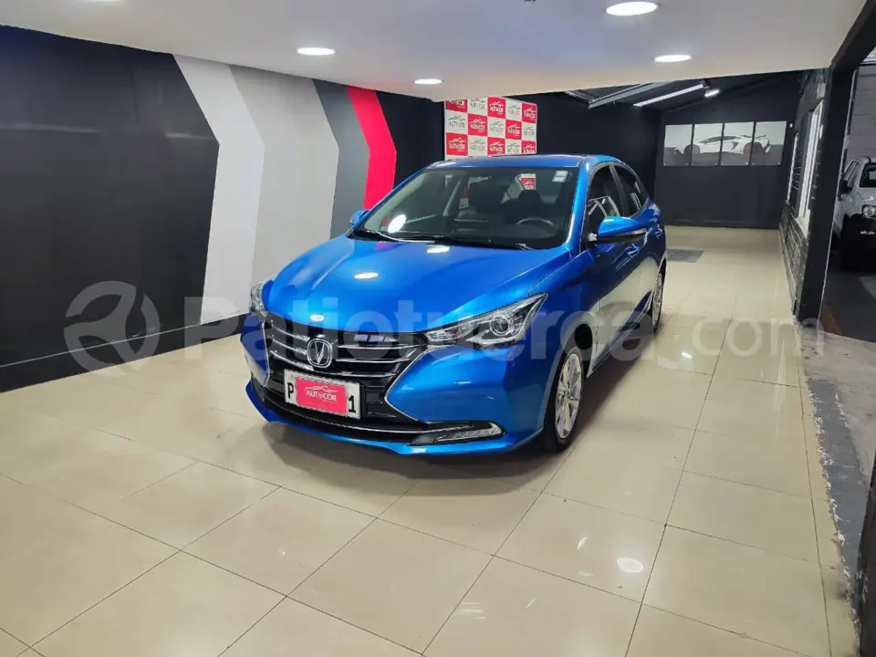 Foto 2 de Changan Alsvin