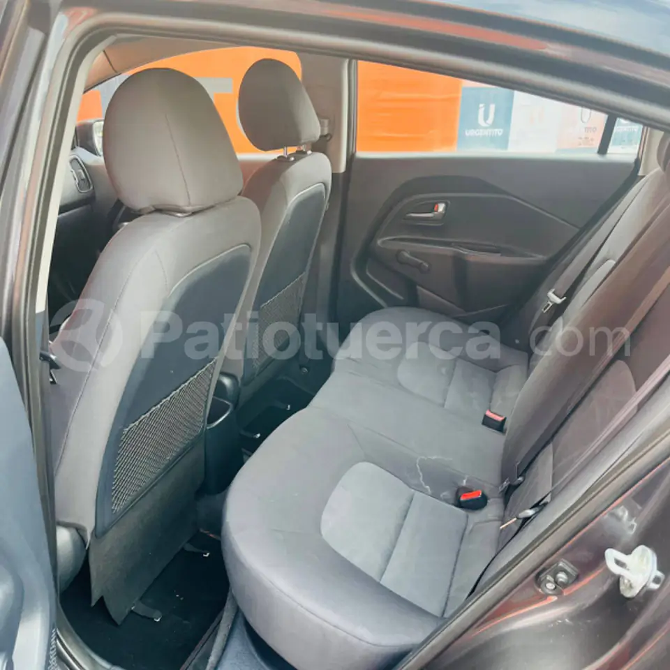 Foto 6 de Kia Rio R LX