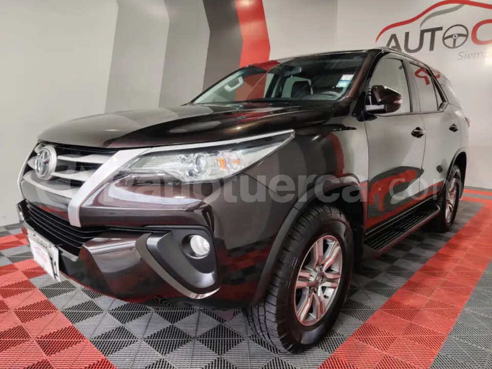 Foto 1 de Toyota Fortuner 2.7