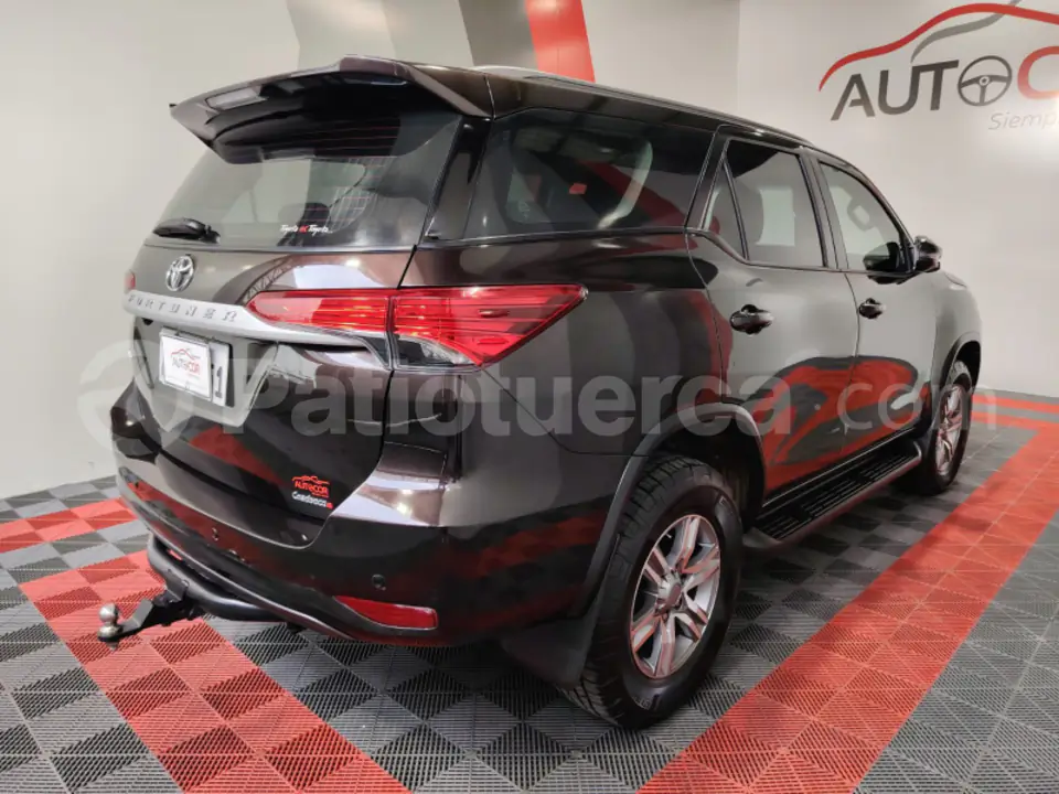 Foto 4 de Toyota Fortuner 2.7