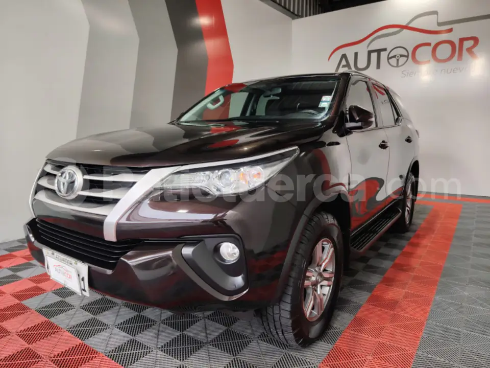 Foto 7 de Toyota Fortuner 2.7