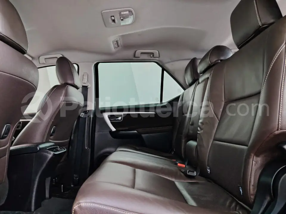 Foto 14 de Toyota Fortuner 2.7