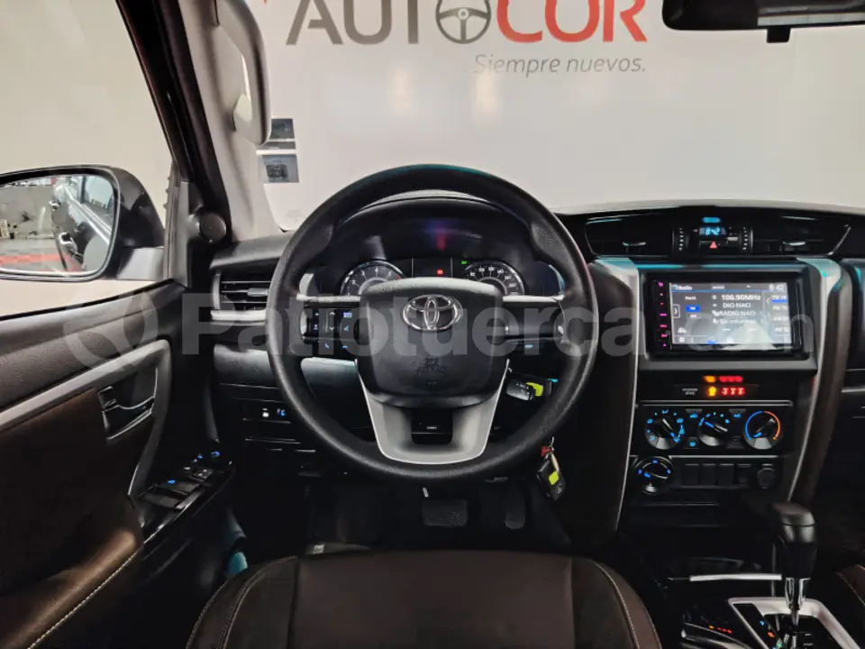 Foto 23 de Toyota Fortuner 2.7