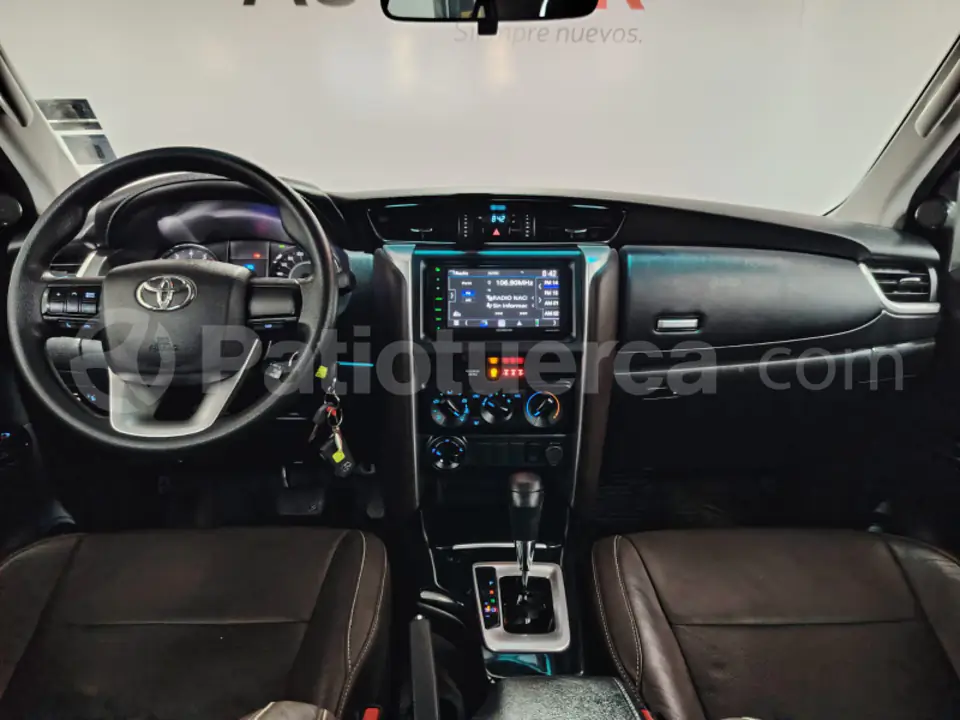 Foto 26 de Toyota Fortuner 2.7