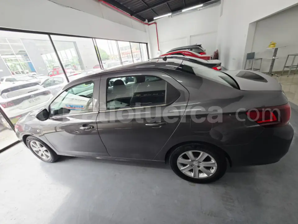 Foto 4 de Peugeot 301 Allure