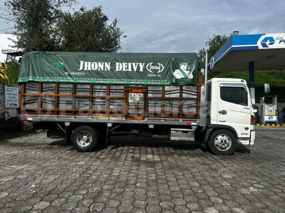 Foto 3 de Hino FC9JJSA