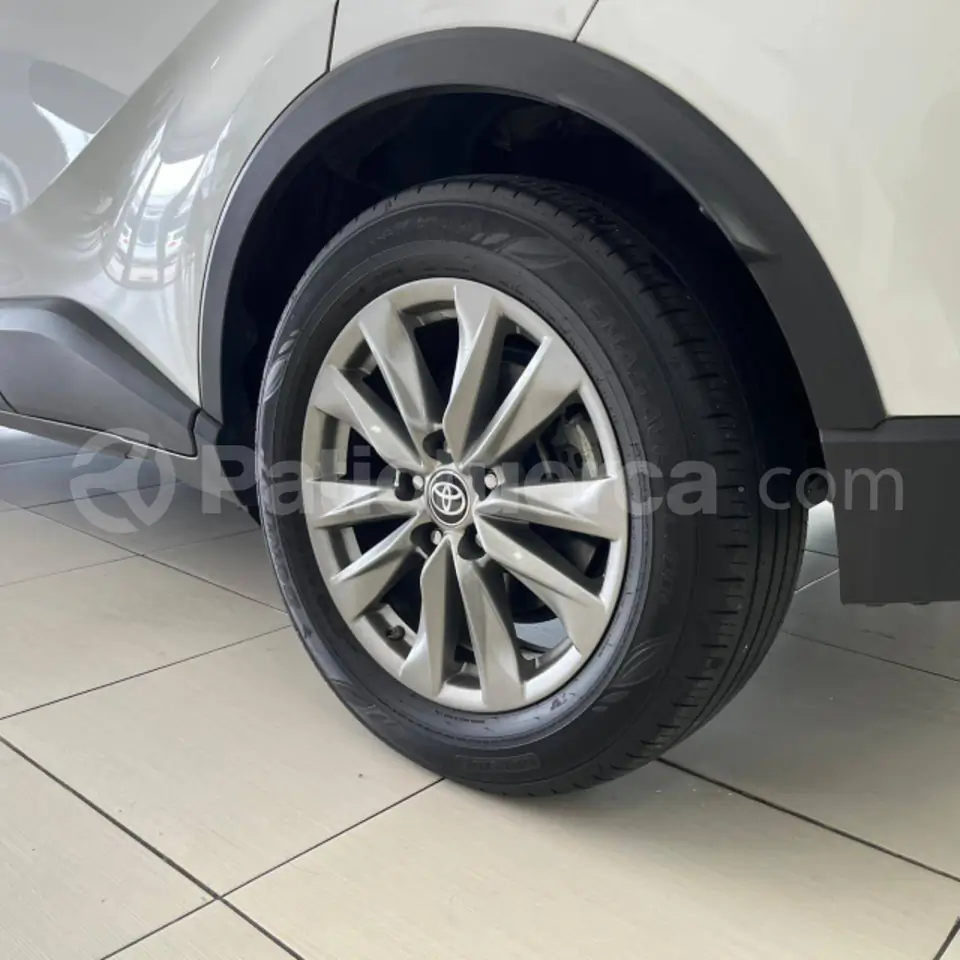 Foto 13 de Toyota C-HR