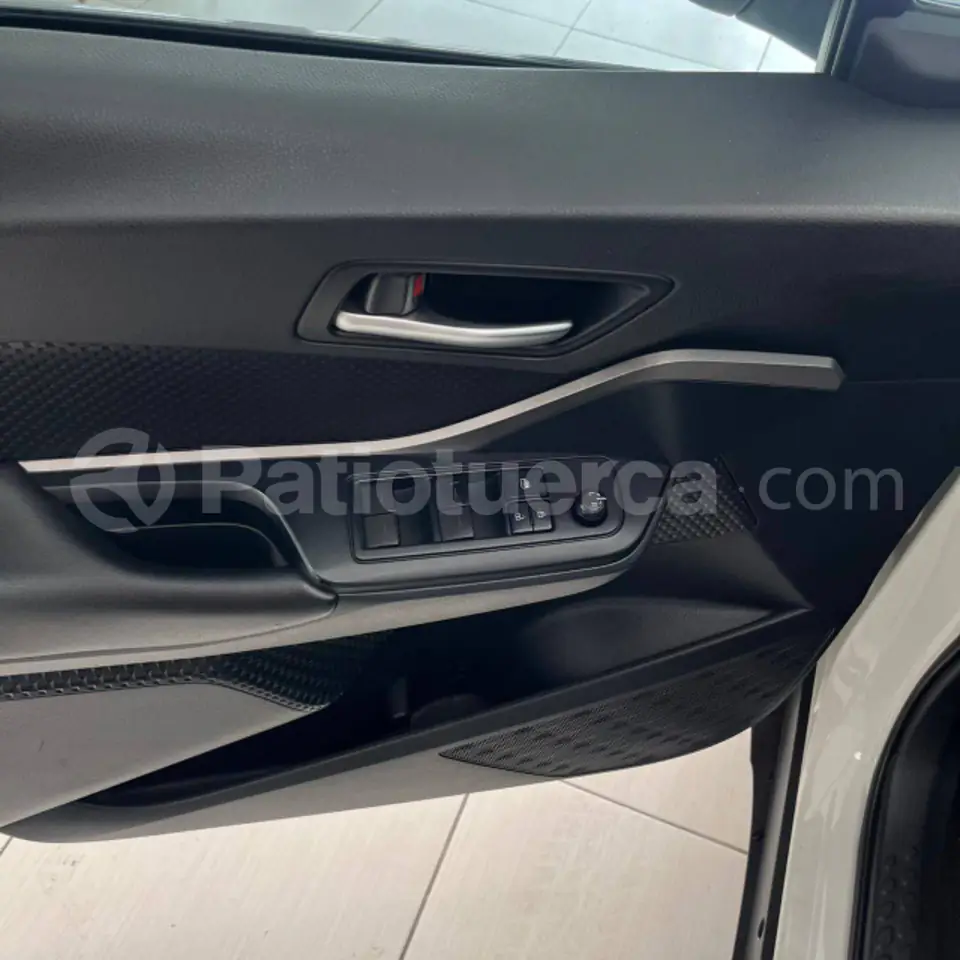 Foto 16 de Toyota C-HR