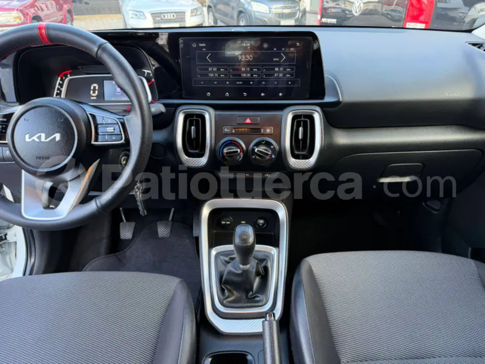 Foto 14 de Kia SONET LX STD