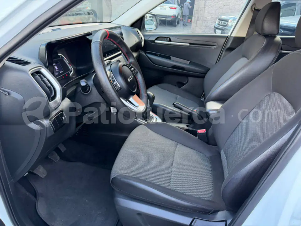 Foto 15 de Kia SONET LX STD