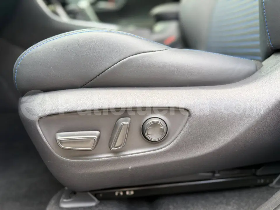 Foto 13 de Toyota NEW RAV4 2.5