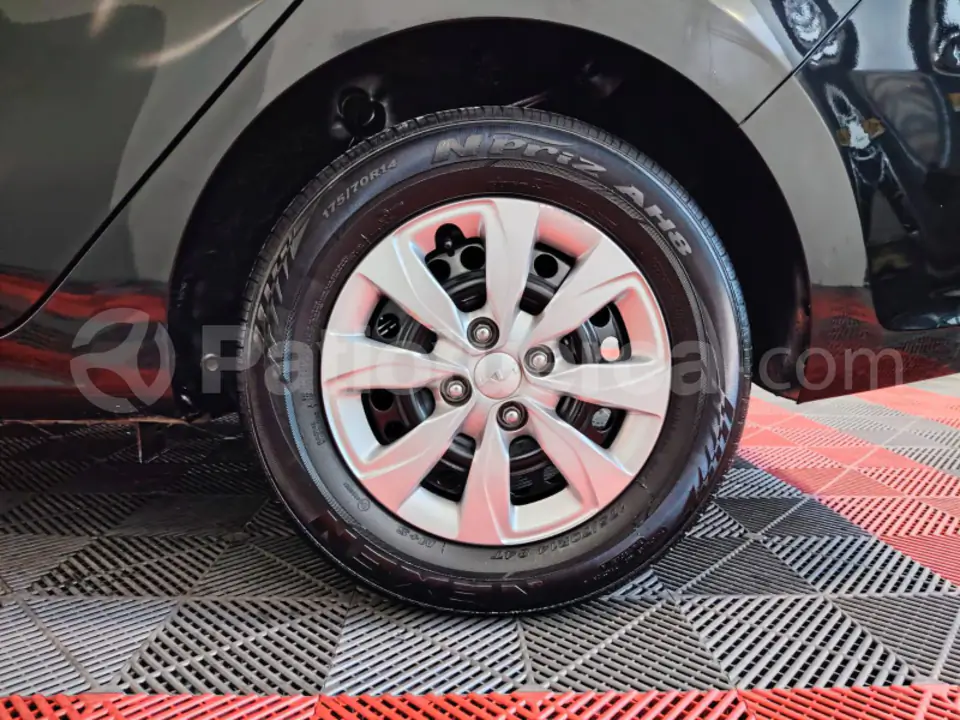 Foto 17 de Kia Soluto LX