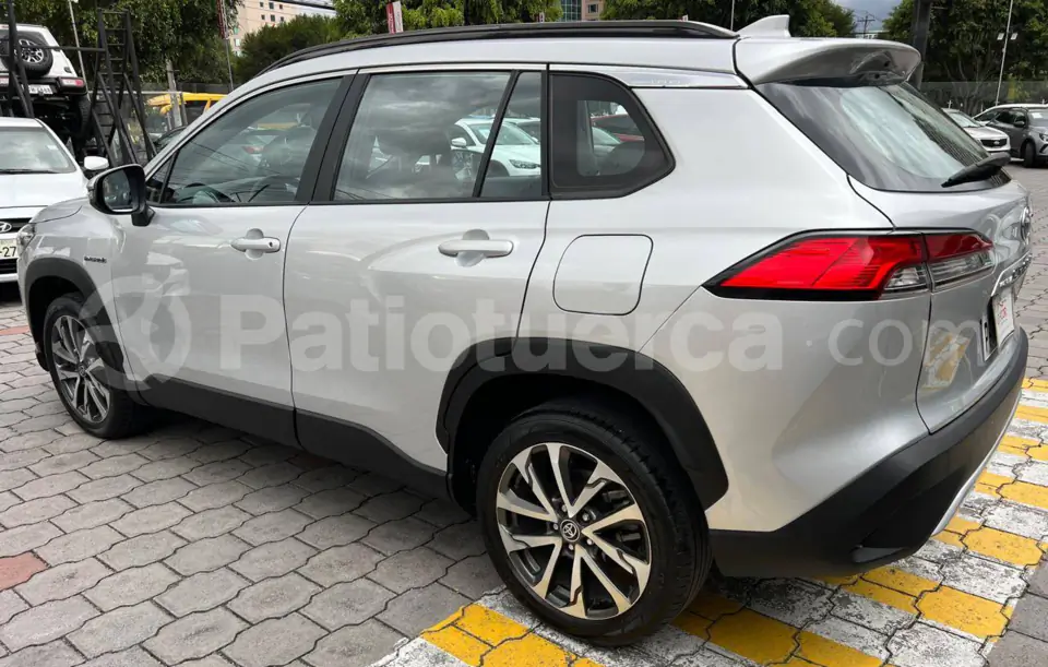 Foto 7 de Toyota Corolla Cross High