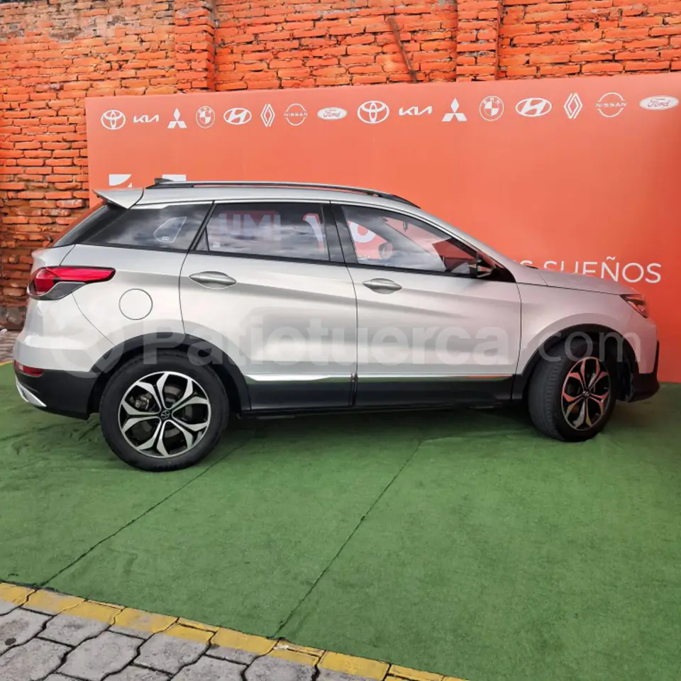 Foto 3 de Baic X55 LUXURY AC 1.5 5P 4X2 TA