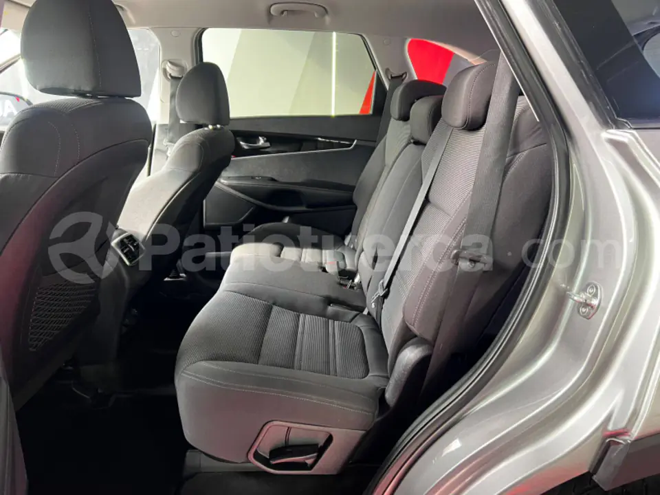 Foto 9 de Kia SORENTO GLS