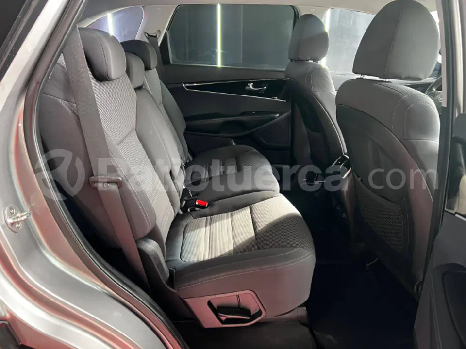 Foto 12 de Kia SORENTO GLS