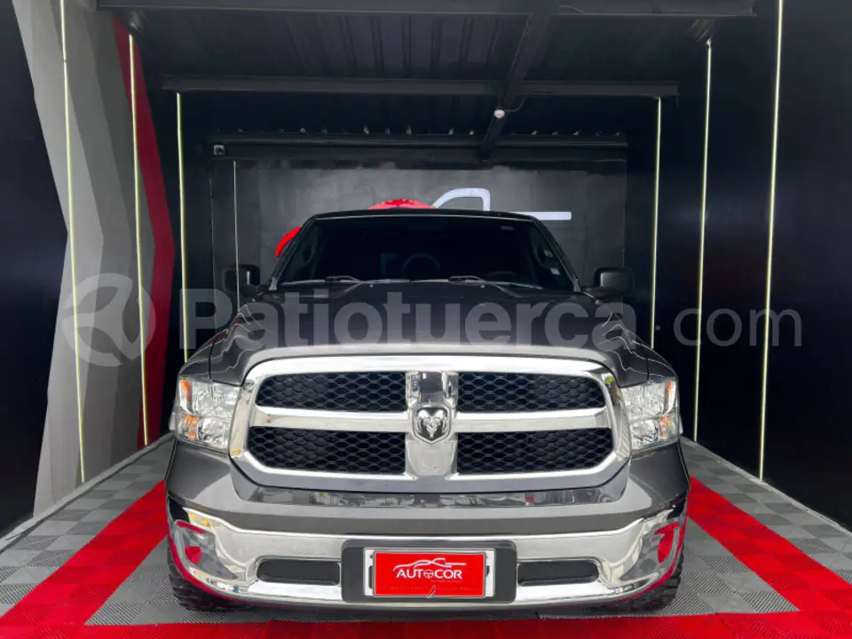 Foto 3 de Ram 1500 SLT Quad Cab