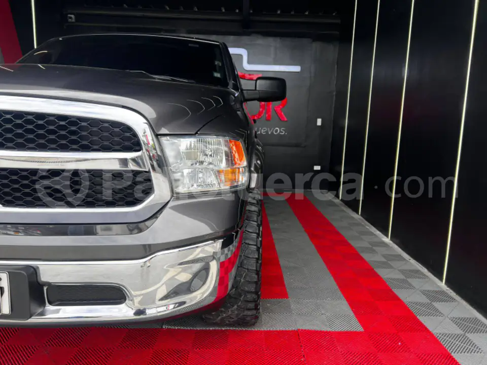 Foto 4 de Ram 1500 SLT Quad Cab
