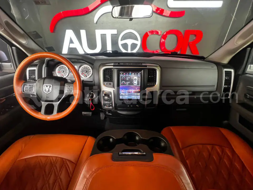 Foto 19 de Ram 1500 SLT Quad Cab