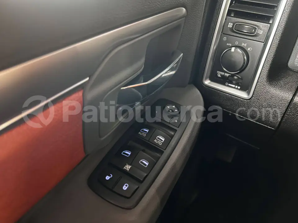 Foto 20 de Ram 1500 SLT Quad Cab