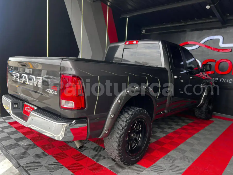 Foto 27 de Ram 1500 SLT Quad Cab