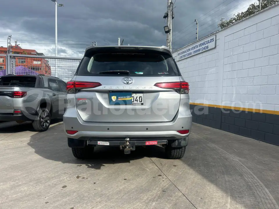 Foto 4 de Toyota New Fortuner