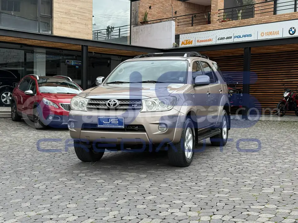 Foto 1 de Toyota Fortuner 4.0