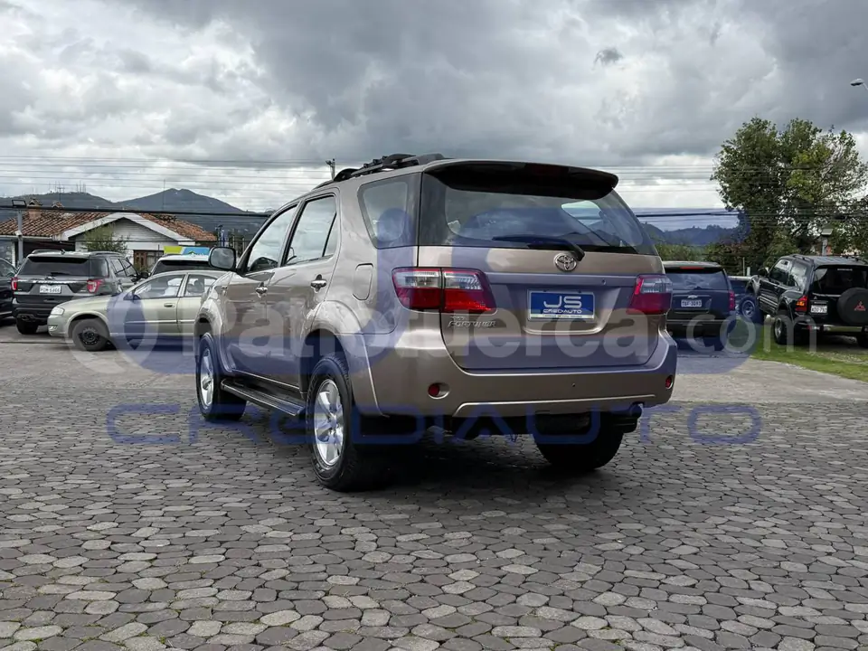 Foto 2 de Toyota Fortuner 4.0