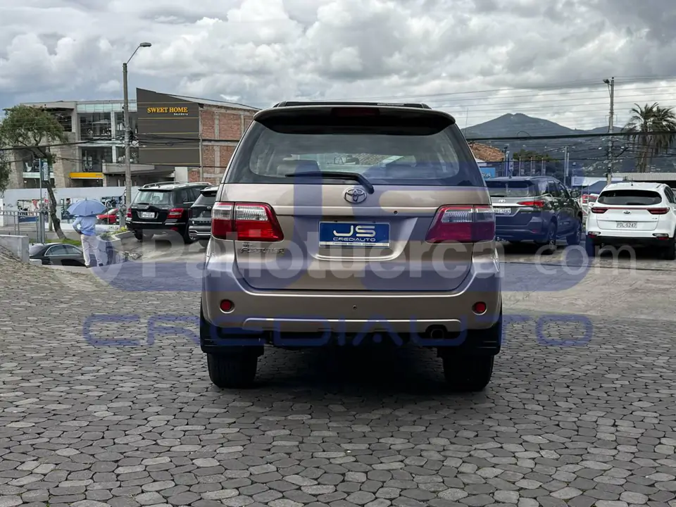 Foto 3 de Toyota Fortuner 4.0