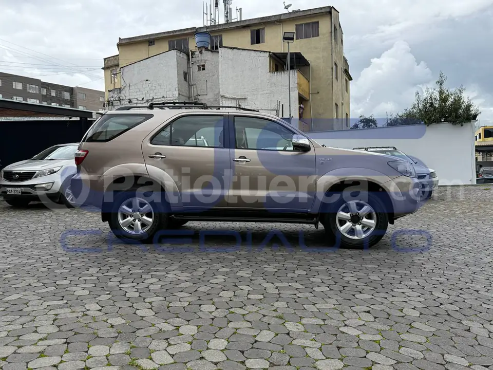 Foto 4 de Toyota Fortuner 4.0