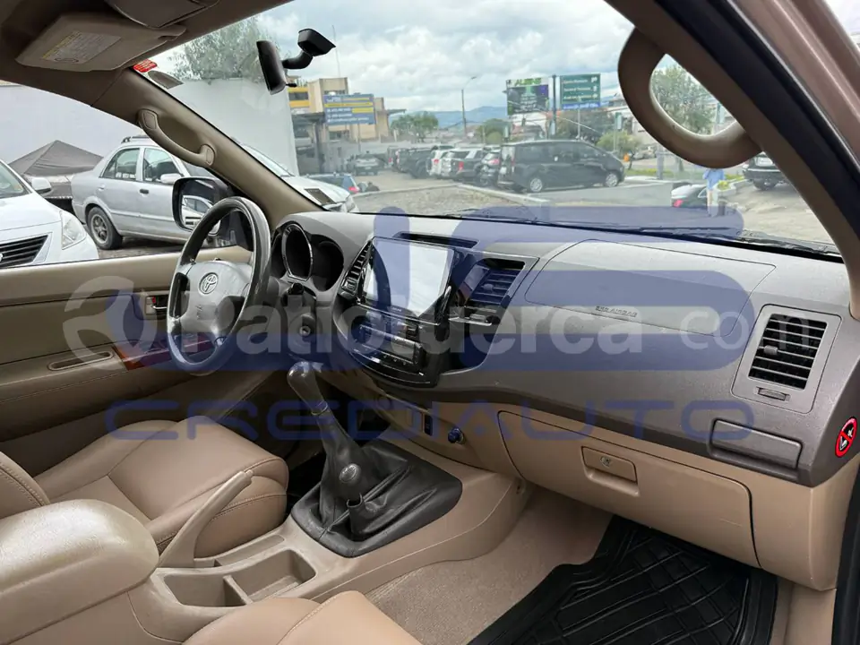 Foto 11 de Toyota Fortuner 4.0