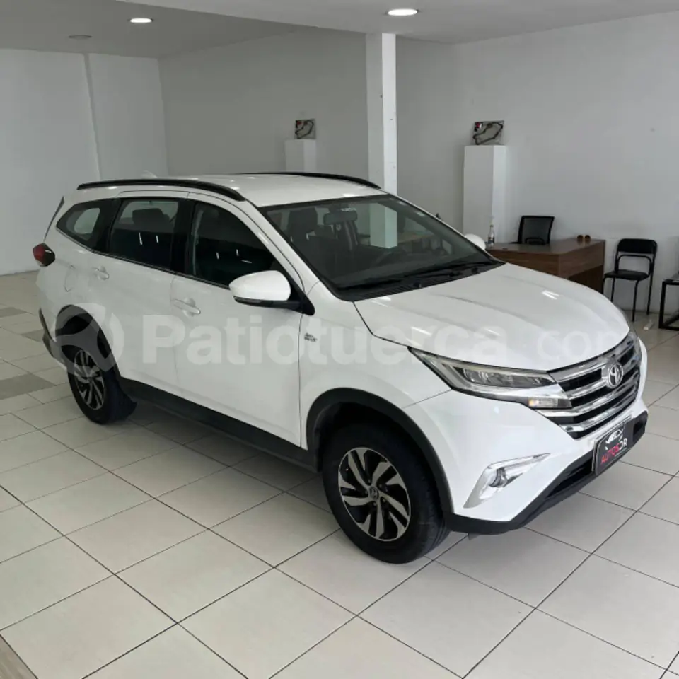 Foto 1 de Toyota Rush