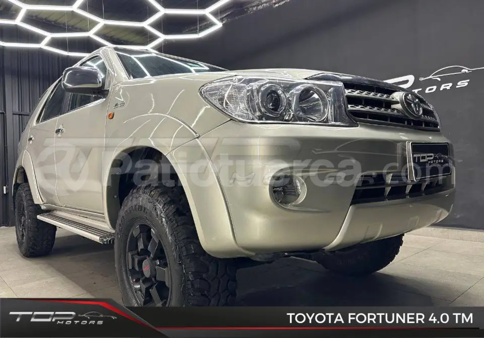 Foto 1 de Toyota Fortuner 4.0