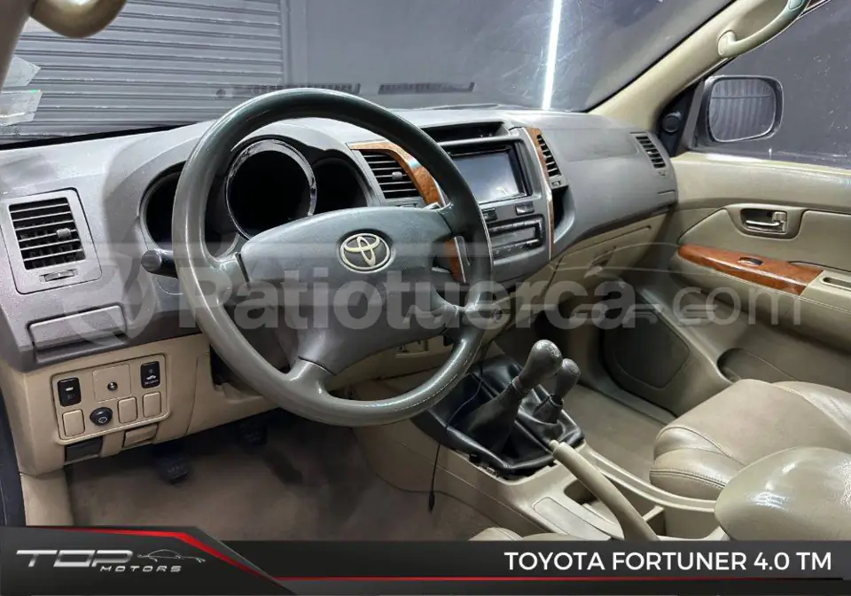 Foto 2 de Toyota Fortuner 4.0