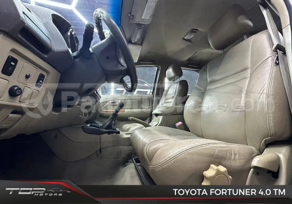 Foto 3 de Toyota Fortuner 4.0