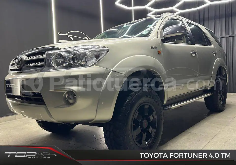 Foto 3 de Toyota Fortuner 4.0