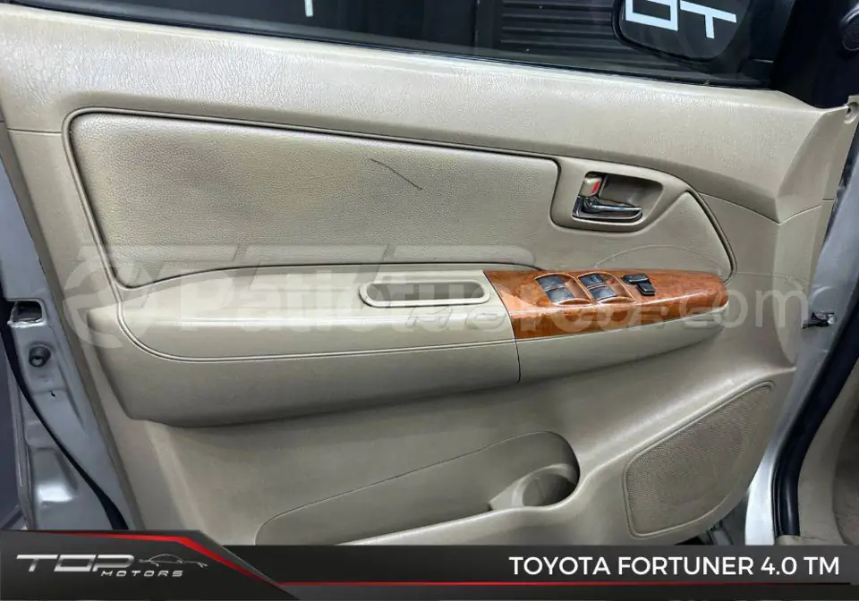 Foto 20 de Toyota Fortuner 4.0