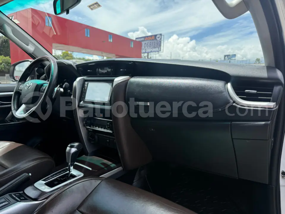 Foto 12 de Toyota Fortuner 4.0