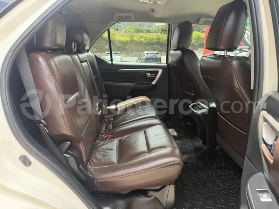 Foto 14 de Toyota Fortuner 4.0